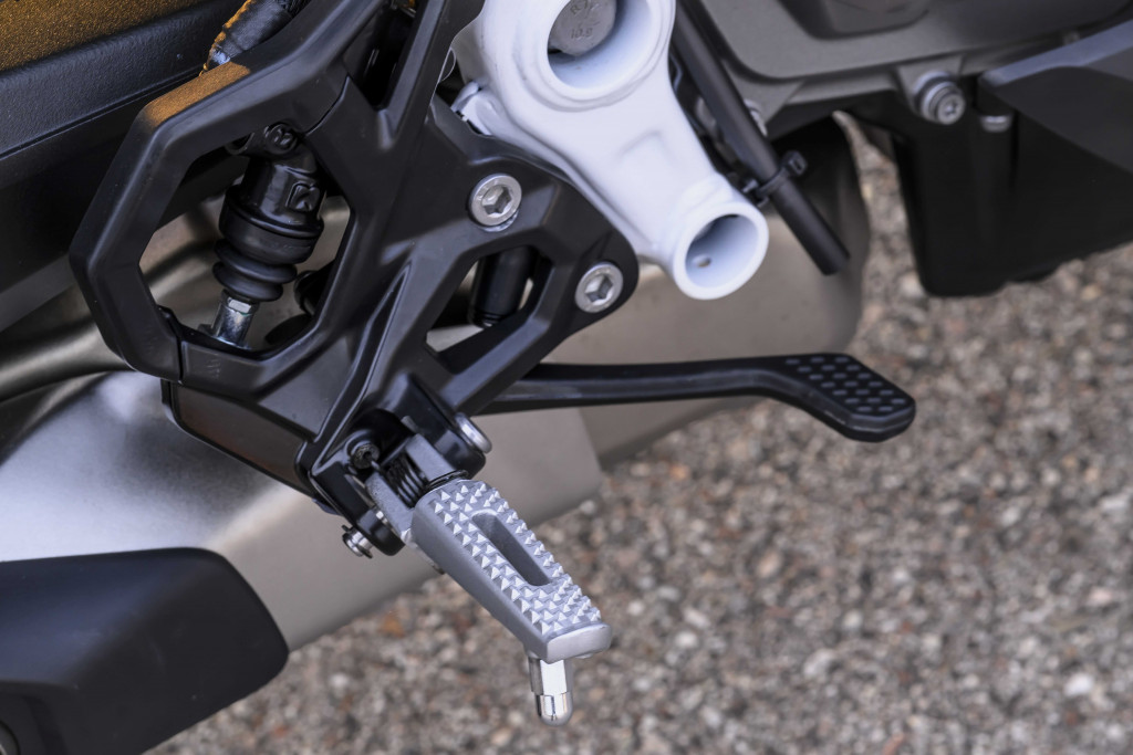 P90659866_highRes_bmw-f-450-rr