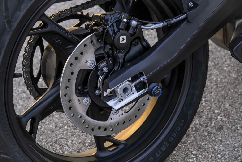 P90659867_highRes_bmw-f-450-rr